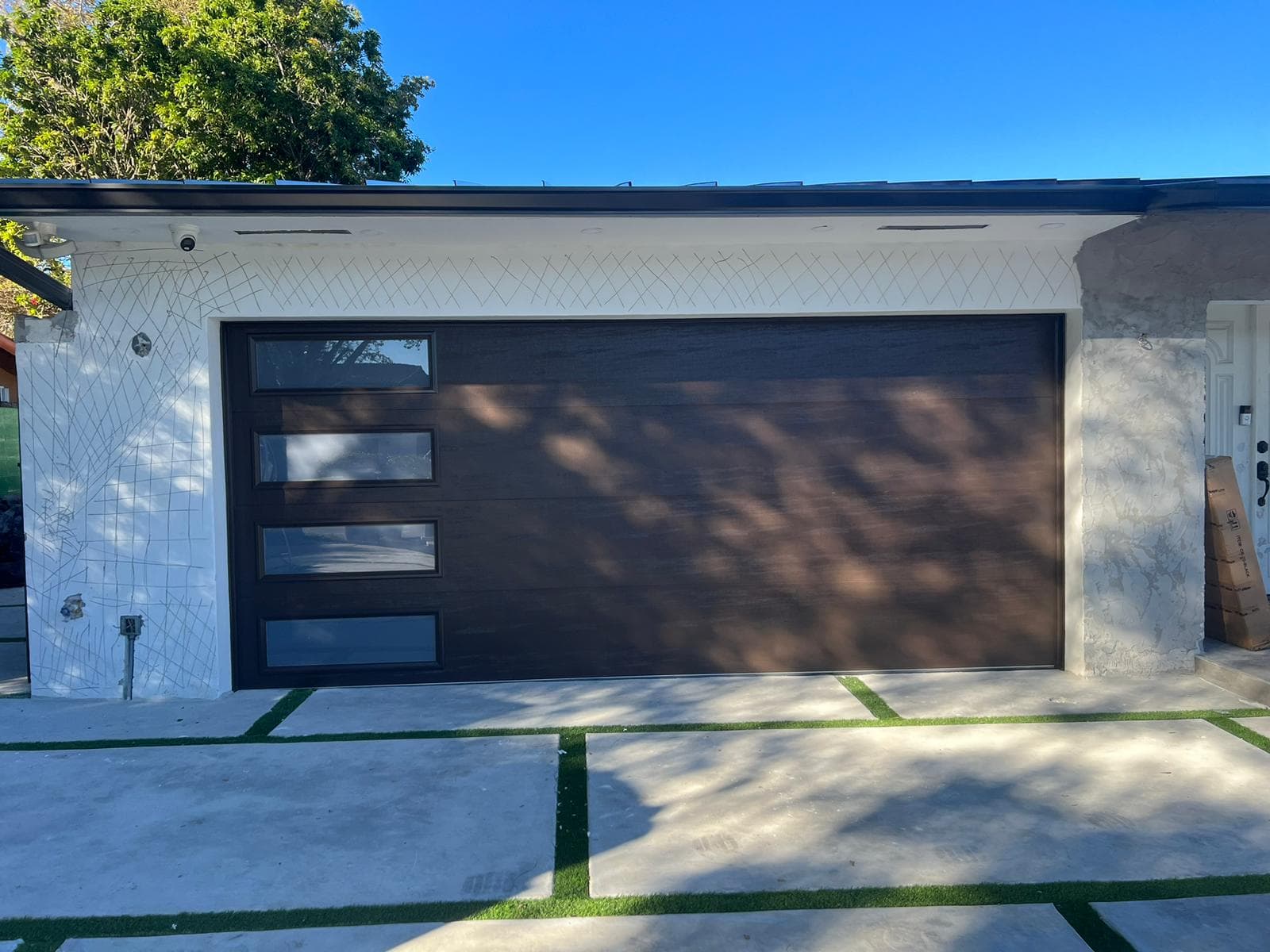Garage door installation and replacement in Estero, Lee County — 305 Doors Corp