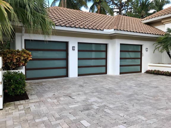 Garage door service in Estero, Lee County — 305 Doors Corp